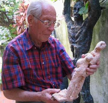Aurelio Macchi with clay sculpture
